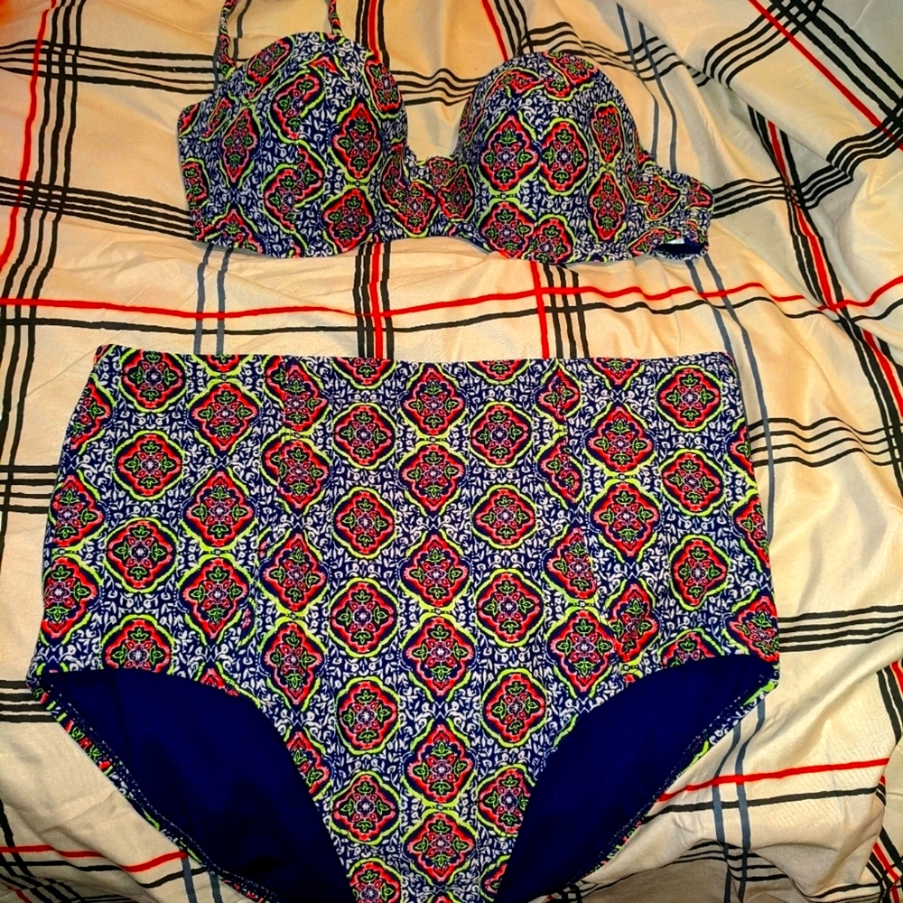 Old navy 👙 swimsuit med top/ lrg bottom